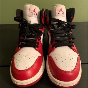 Jordan 1 Chicago (2013)